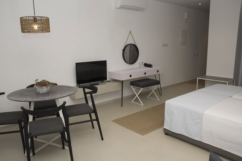 Hylatio Tourist Village, Kato Polemidia, Кипр