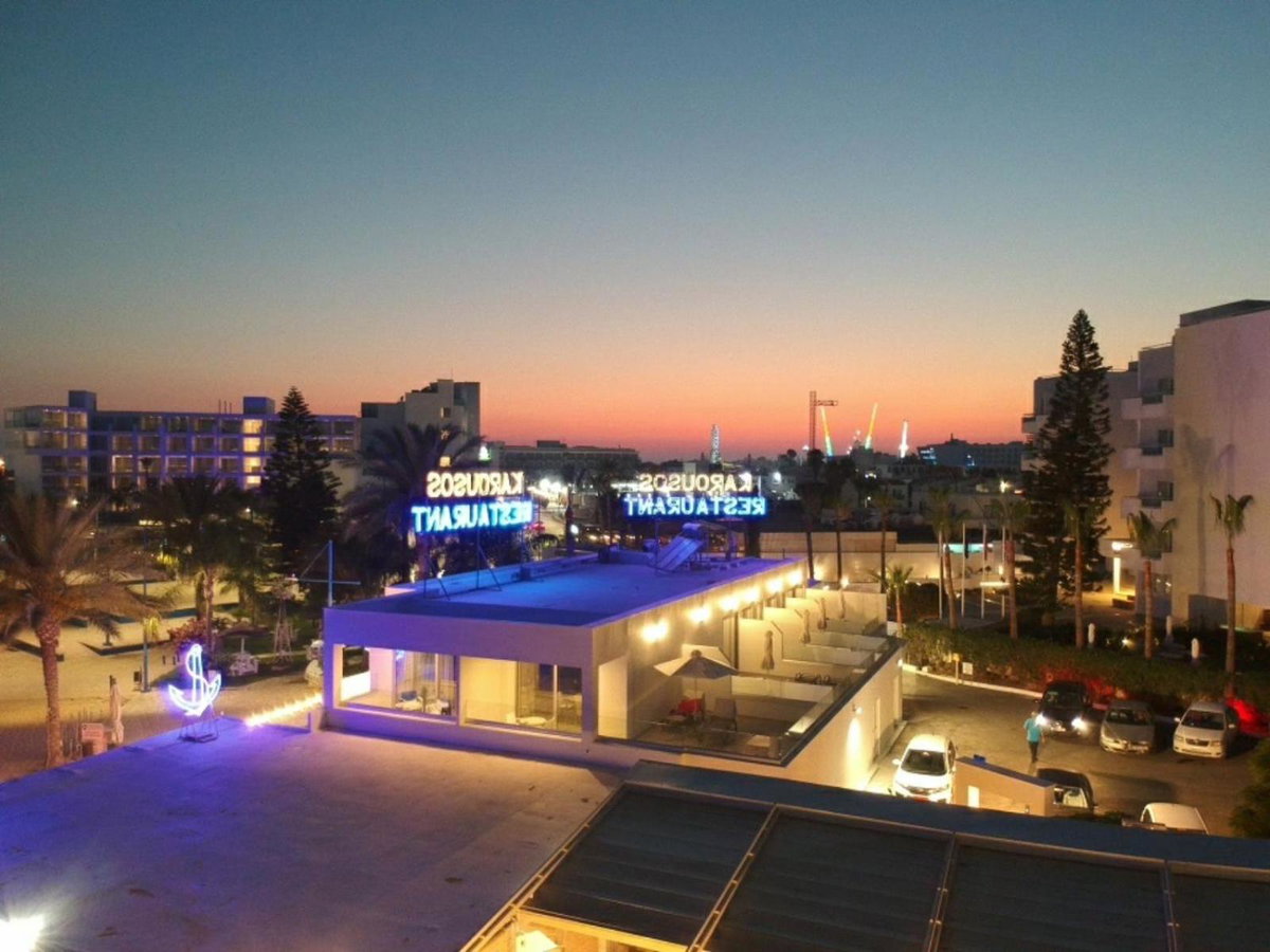 Отель · Karousos Beach Rooms, Protaras