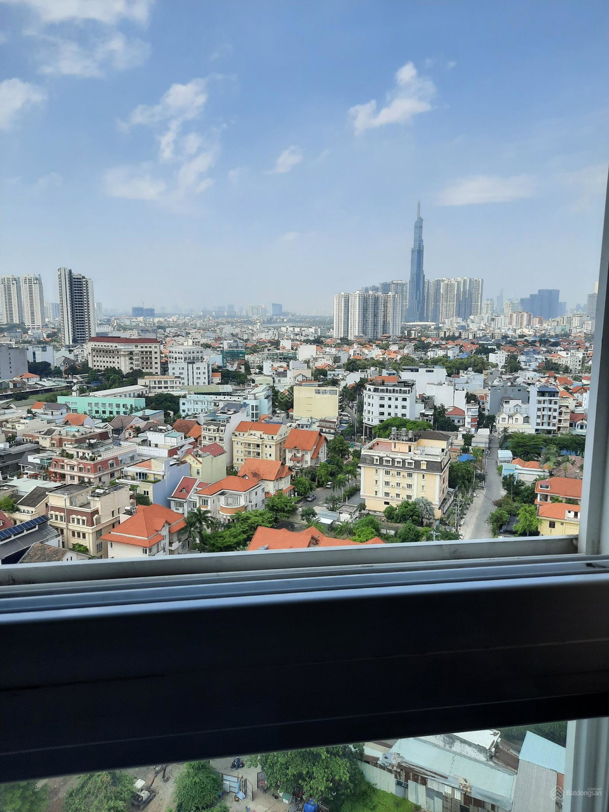 Thu Thiem Sky, Vietnam
