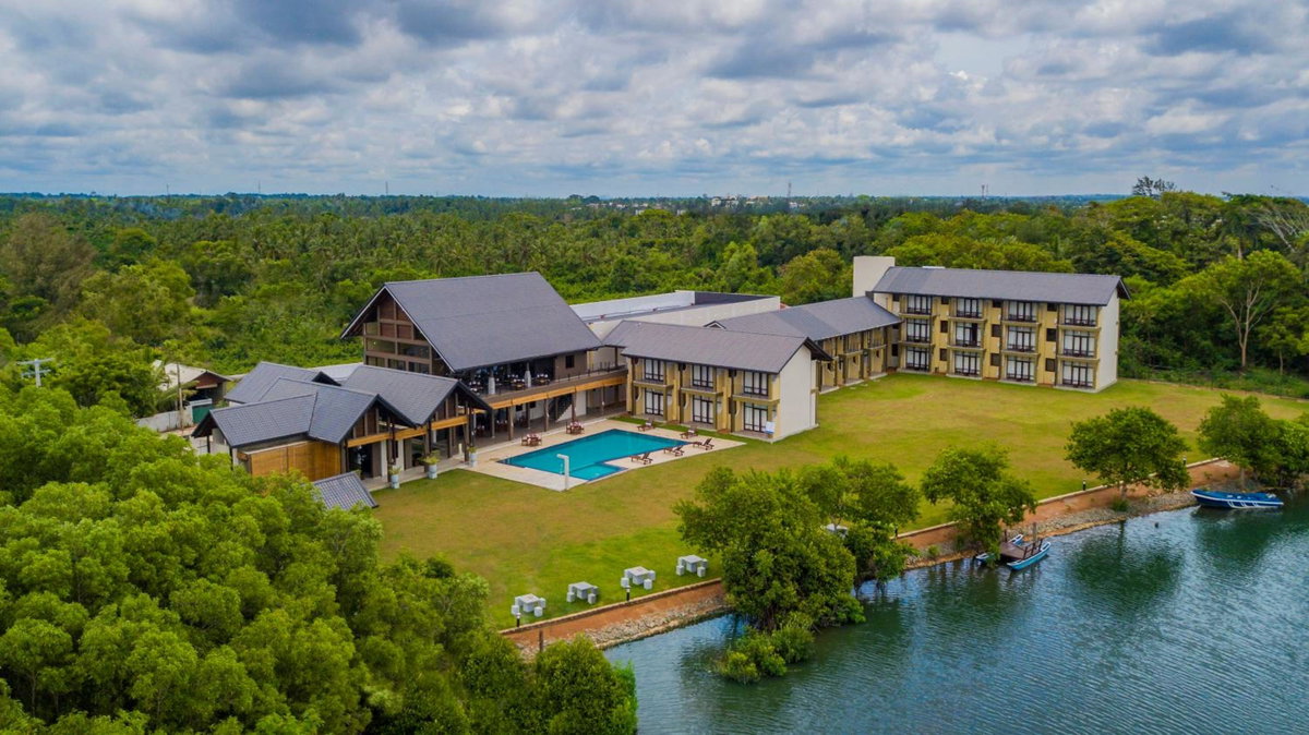 Hotel · Amora Lagoon Hotel, Katunayaka