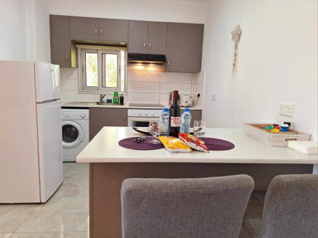 Charming Holiday Retreat Kato Paphos Apt 400m To The Beach, Paphos, Chypre