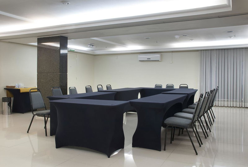 Master Porto Alegre Hotel - Av Carlos Gomes, Próximo ao Consulado Americano, Porto Alegre, Brazil