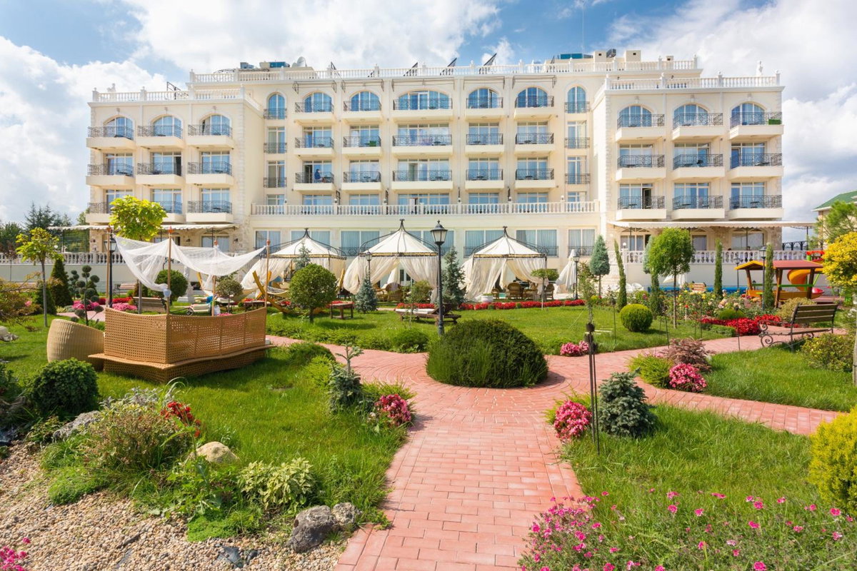 Отель · Therma Palace - Balneo SPA, Free parking & Beach, Varna
