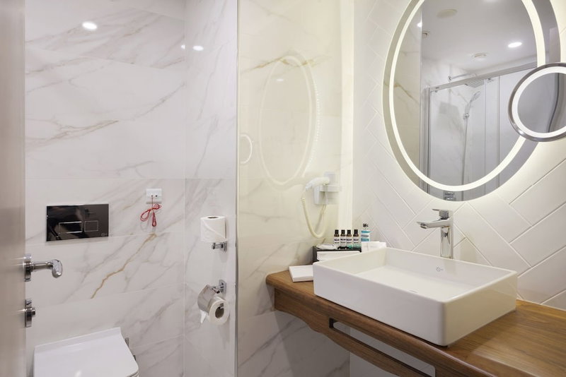 İzz Hotel Koşuyolu, UEskuedar, Turquía