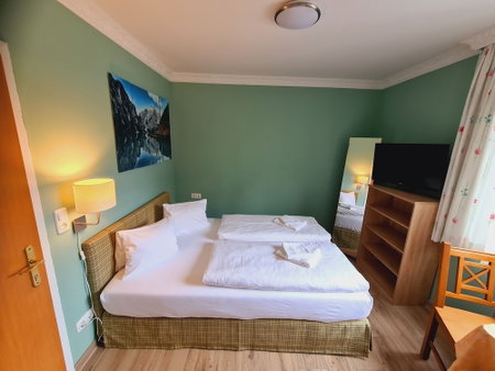 Hotel Haus am See Self Check-in, Obertraun, Austria
