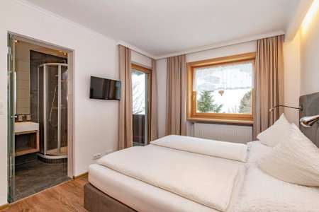 Gasthof-Pension Wulfenia, Gargellen, Austria