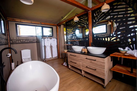 Escarpment Serengeti Luxury Camp, Serengeti National Park, Танзания