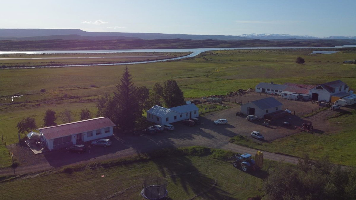 Finnsstaðir Holiday Home with Hot tub, Исландия