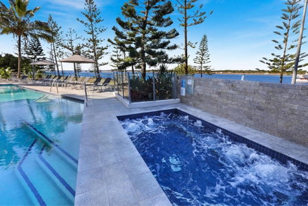 Silvershore Apartments on the Broadwater, Labrador, Australia