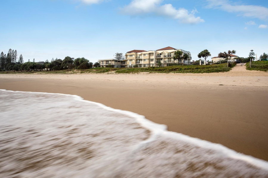 Golden Riviera Absolute Beachfront Resort, Palm Beach, Australia