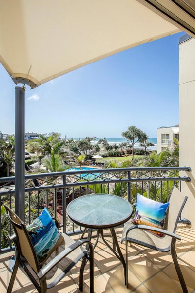 Golden Riviera Absolute Beachfront Resort, Palm Beach, Australia