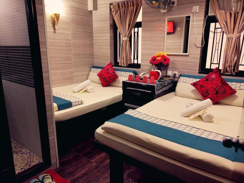 Hotel · First Inn 24 HOUR RECEPTION 10TH F, Block D & E CHUNGKING MANSION TST, Hongkong