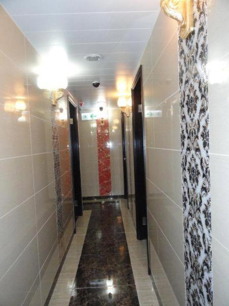 First Inn 24 HOUR RECEPTION 10TH F, Block D & E CHUNGKING MANSION TST, Hong Kong, Hong Kong