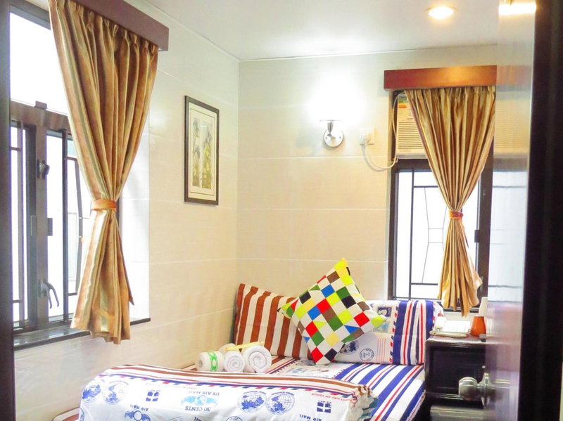 First Inn 24 HOUR RECEPTION 10TH F, Block D & E CHUNGKING MANSION TST, Hong Kong, Hong Kong