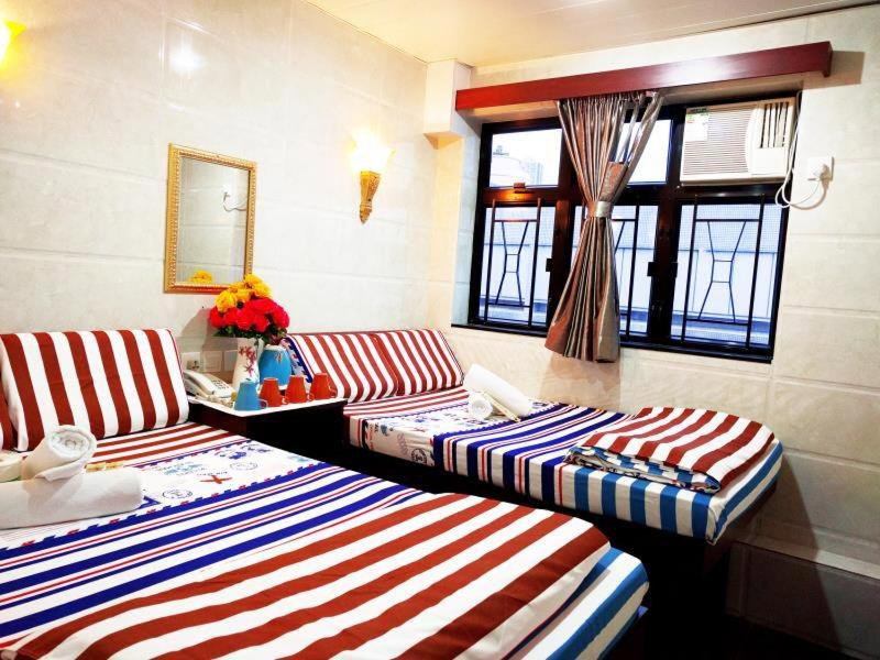 First Inn 24 HOUR RECEPTION 10TH F, Block D & E CHUNGKING MANSION TST, Hong Kong, Hong Kong