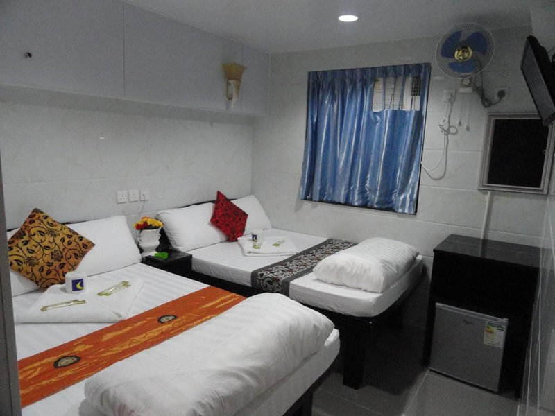First Inn 24 HOUR RECEPTION 10TH F, Block D & E CHUNGKING MANSION TST, Hong Kong, Hong Kong