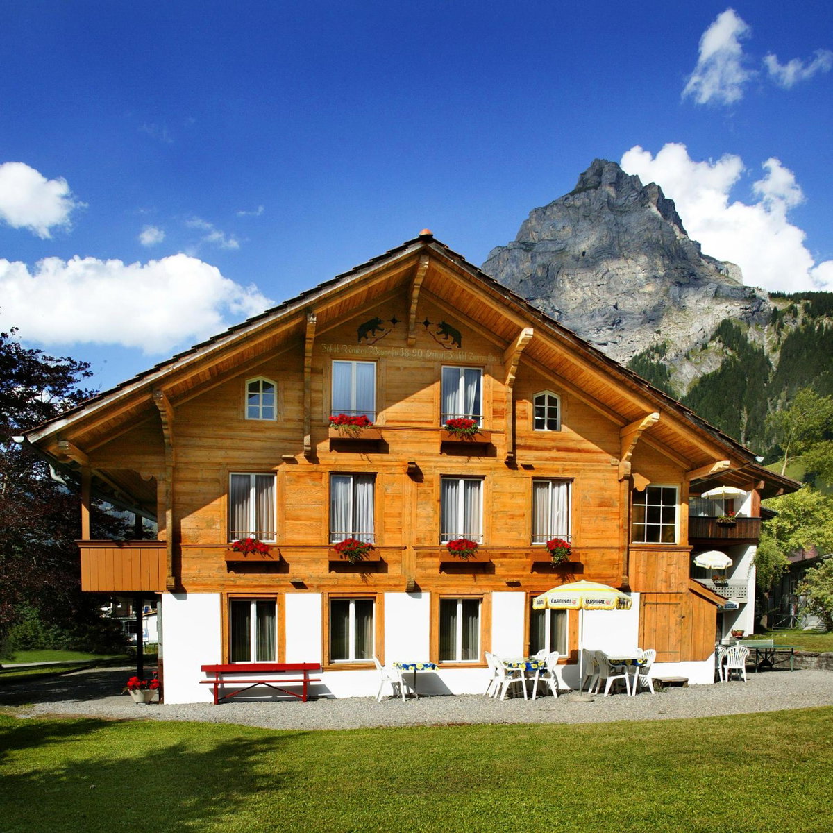 Отель · Hotel Alpina, Kandersteg