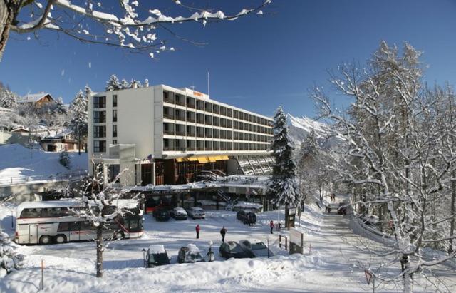 Отель · Hotel Central Résidence & spa, Monthey