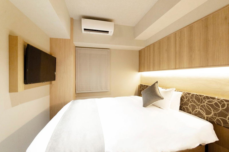 HOTEL HILLARYS Shinsaibashi, Osaka, Japón