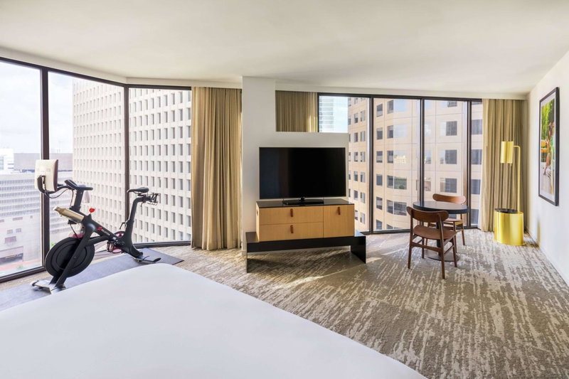 C. Baldwin, Curio Collection by Hilton, Houston, Соединённые Штаты