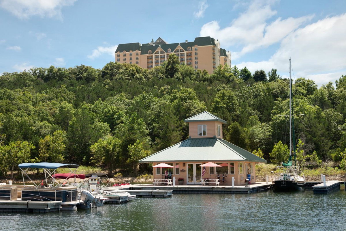 Hotel · Chateau on the Lake Resort Spa and Convention Center, Branson