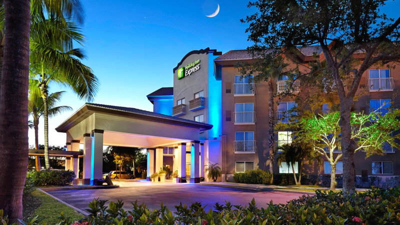 Holiday Inn Express & Suites Naples Downtown - 5th Avenue by IHG, Naples, Estados Unidos