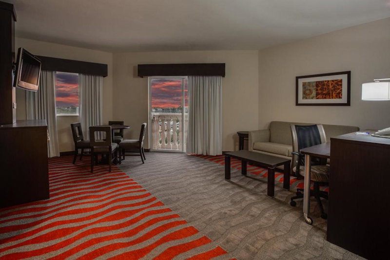 Holiday Inn Express & Suites Naples Downtown - 5th Avenue by IHG, Naples, Estados Unidos