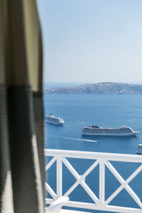 Blue Dolphins Apartments & Suites, Santorini, Греция