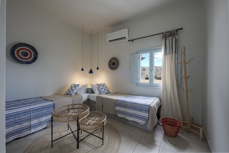 Blue Dolphins Apartments & Suites, Santorini, Греция