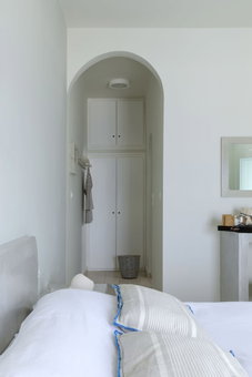Blue Dolphins Apartments & Suites, Santorini, Греция