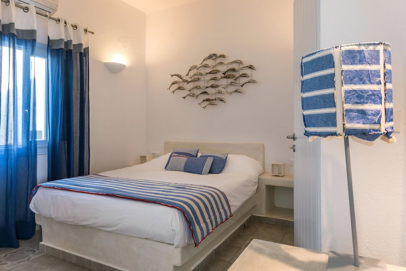 Blue Dolphins Apartments & Suites, Santorini, Греция