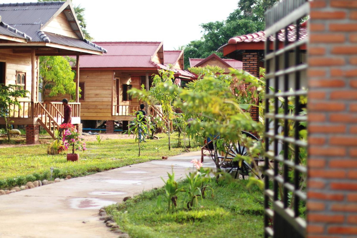 Отель · The Hidden Oasis Bungalows, Kampot