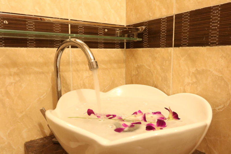 Royal Riverside SkyHotel - Free Laundry, Phnom Penh, Cambodia