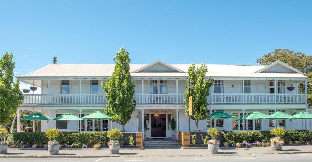 Hotel · The White Swan Hotel, Masterton