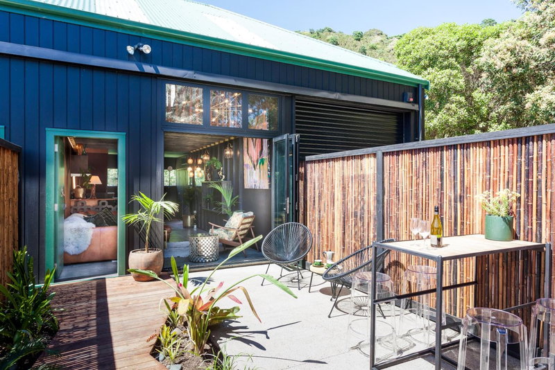 The Barn, designers dream beach hideaway, Waihi Beach, Neuseeland