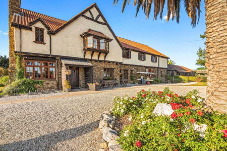 The Honest Lawyer, an Ascend Collection Hotel, Stoke, New Zealand