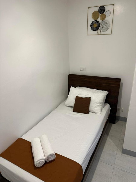 Aden Hotel, Bel Air, Filipinas