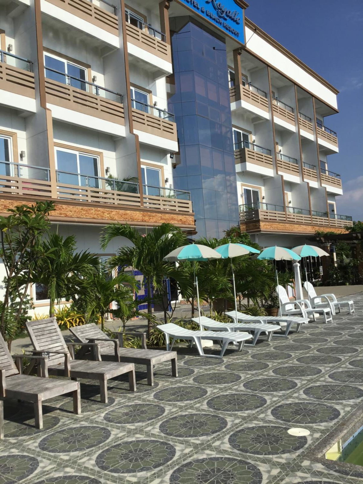 Hotel · EM Royalle Hotel & Beach Resort, San Fernando