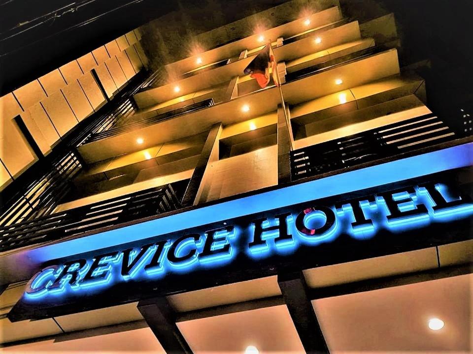 Crevice Hotel, Philippines