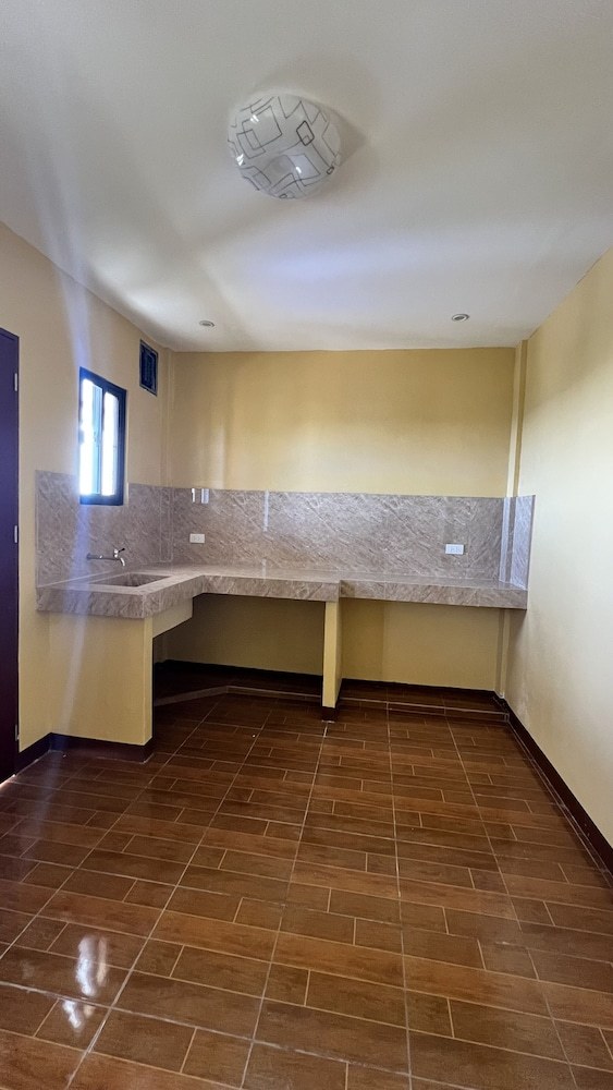 Hotel · Natasha-Rey Beach Resort, San Narciso