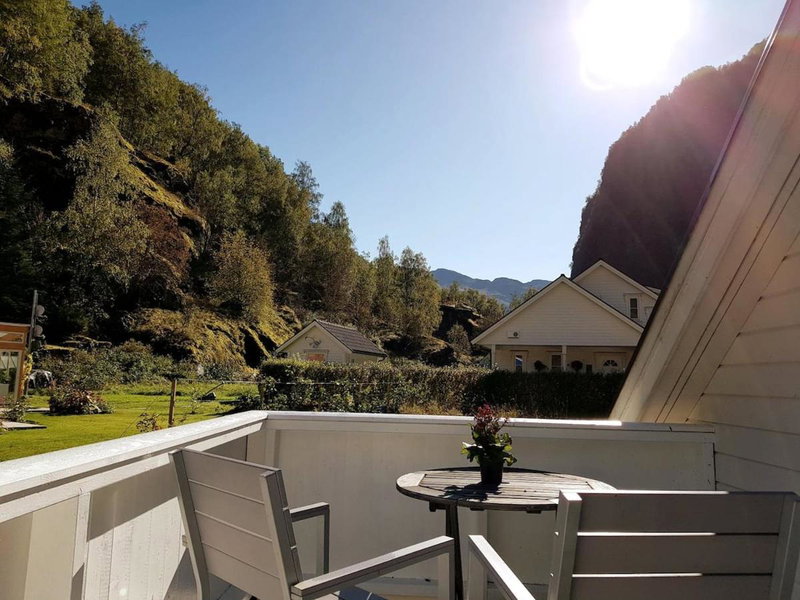 Bright and cozy apartment 1.5km from city centre, Aurland, Norway
