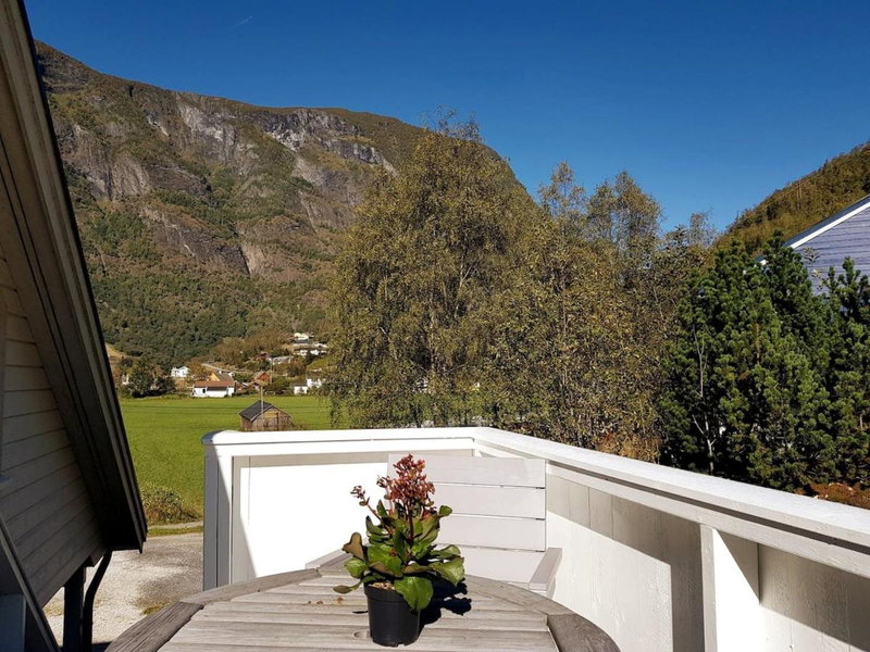 Bright and cozy apartment 1.5km from city centre, Aurland, Norway