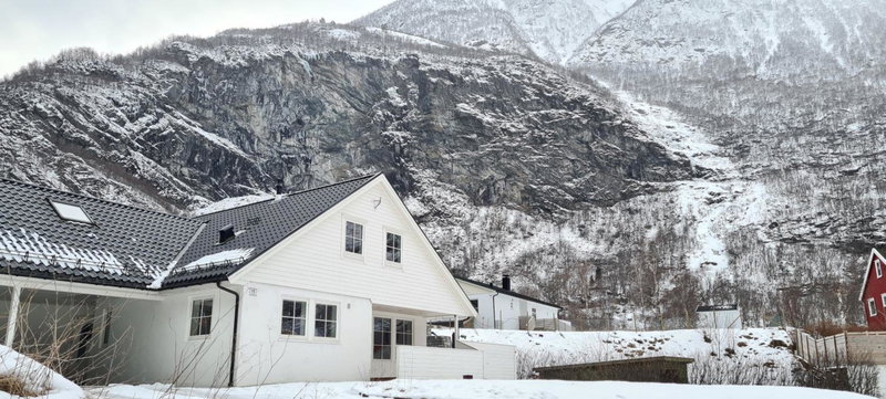 Bright and cozy apartment 1.5km from city centre, Aurland, Norway
