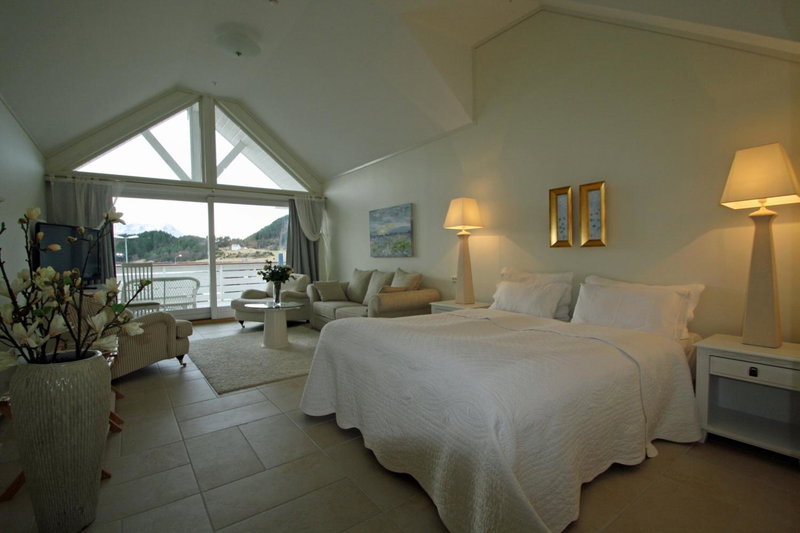 Sunde Fjord Hotel, free and easy parking, Alesund, Норвегия