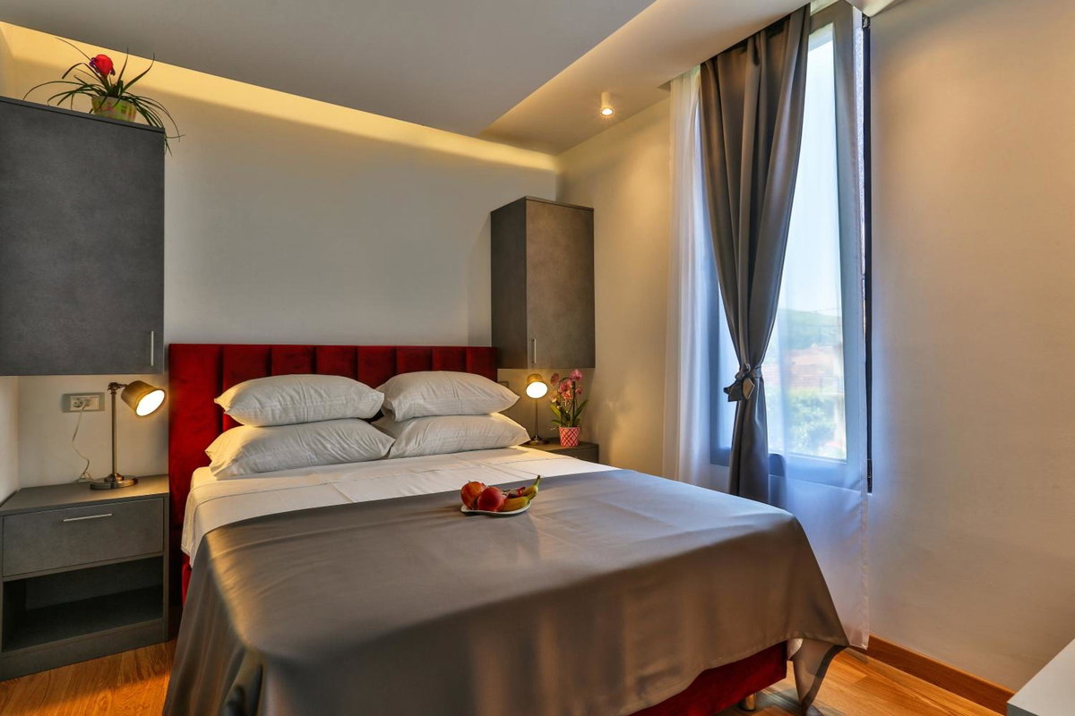 Hotel M, Montenegro