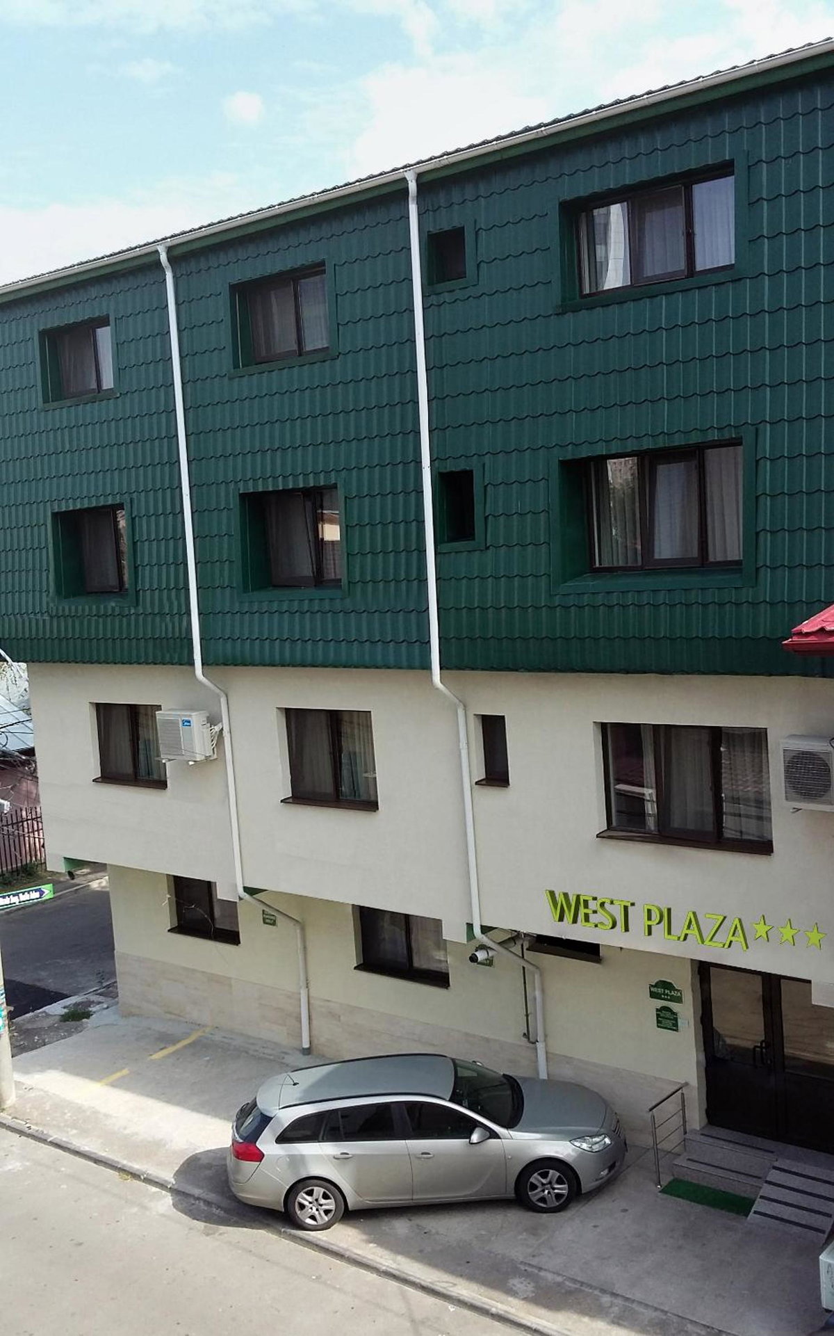 West Plaza Residence, Romania