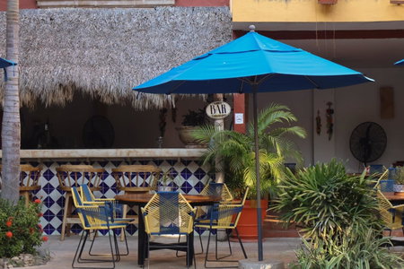 Casa Lotería Sayulita - Family Boutique Hotel with Spacious Full Kitchen Suites, Restaurant, Rooftop Yoga, Pool & Free Parking - 3 min to Beach, Mezcales, Мексика