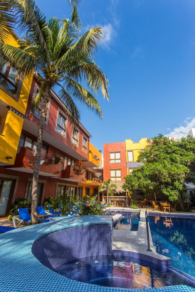Casa Lotería Sayulita - Family Boutique Hotel with Spacious Full Kitchen Suites, Restaurant, Rooftop Yoga, Pool & Free Parking - 3 min to Beach, Mezcales, Мексика
