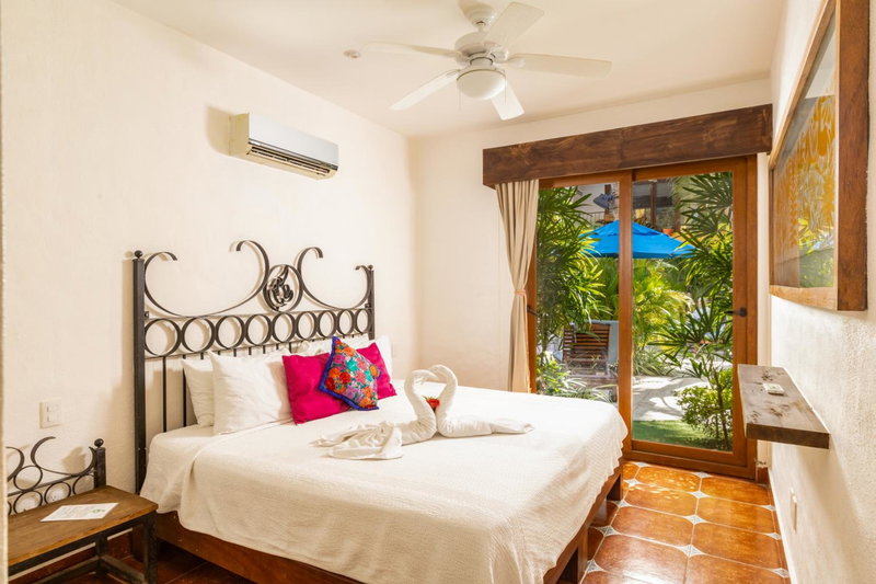 Casa Lotería Sayulita - Family Boutique Hotel with Spacious Full Kitchen Suites, Restaurant, Rooftop Yoga, Pool & Free Parking - 3 min to Beach, Mezcales, Мексика