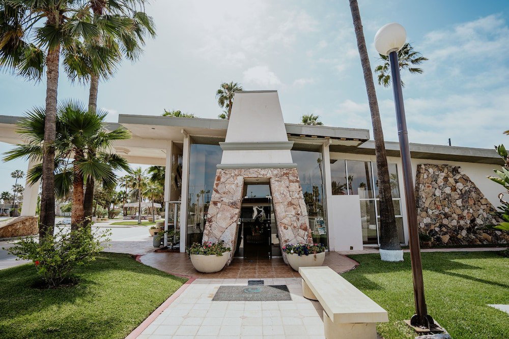 Hotel · Estero Beach Hotel & Resort, Rodolfo Sanchez Taboada